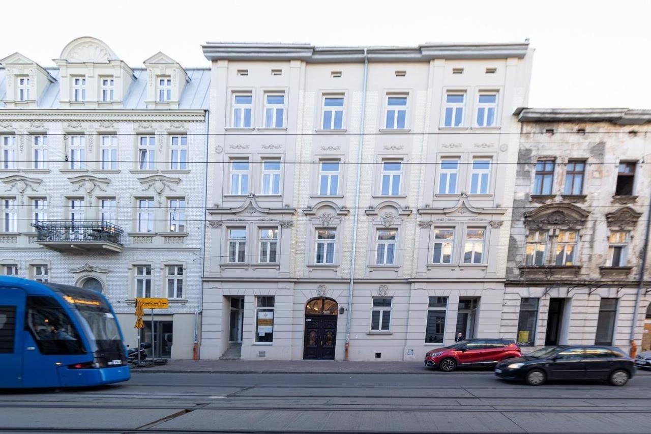 Lion - Premium With Balcony Apartment